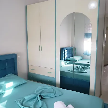 Malsi's, Private With Shared Bathroom And Kitchen בית אירוח