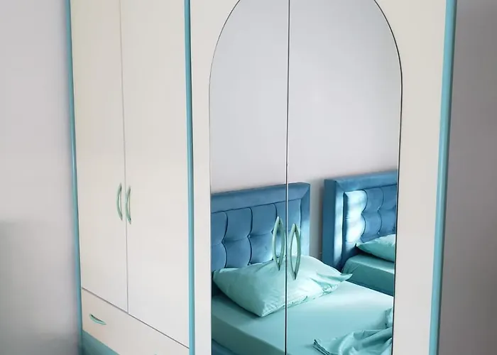 Malsi's, Private With Shared Bathroom And Kitchen טיראנה